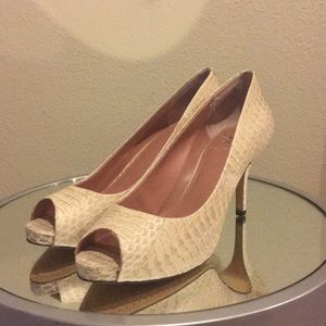 New Vince Camuto Peep Toe Snake Skin Leather Heels